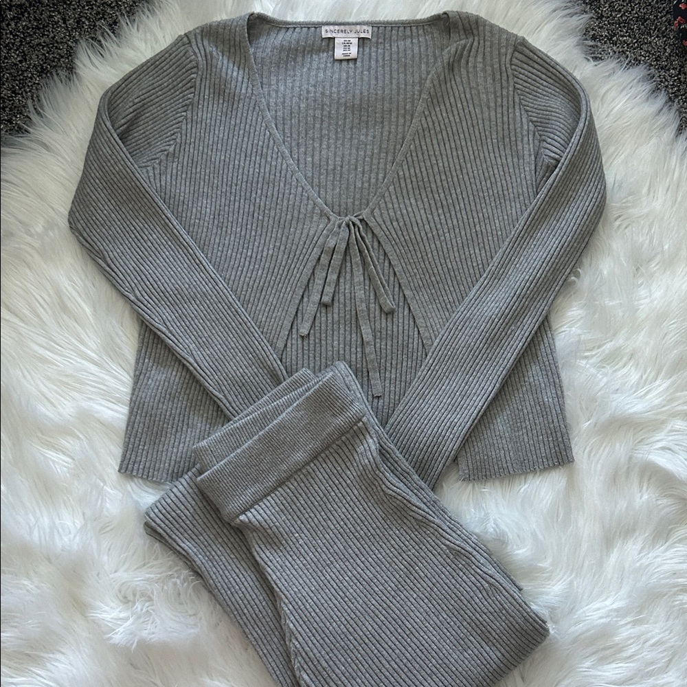 Sincerely Jules Women's Gray V-Neck Ribbed Sweater and Pants Set - Picture 3 of 5